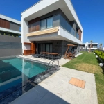 Izmirin Cesme Germiyan bolgesine bulunan tam mustakil 4 Oda , 3 Banyo ve giyinme odali villamiz satiliktir. Villada yeden isitma ve isi pompasi sistemi bulunmaktadir. Linea Rossa dogramalar ile isi yalitimi en ust duzeye tasinmis olan villamizi gormek icin bize ulasabilirsiniz. Nisan 17, 2026