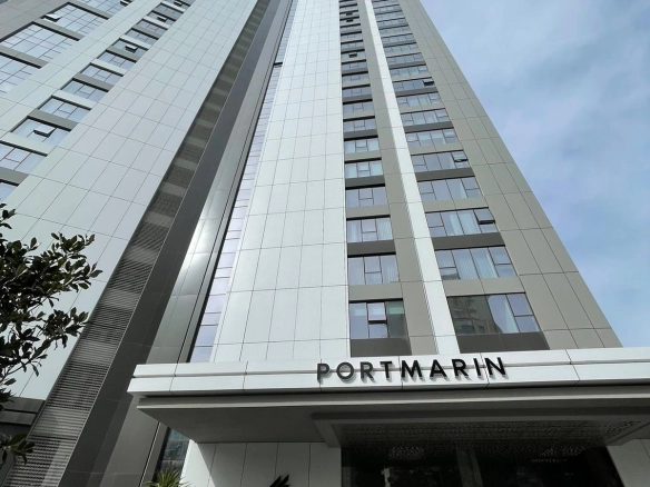 Konum itibariyle hem sahil kenarında yürüyüşünüzü yapabilir, çevre parklarda çocuğunuzu rahatlıkla oynatabilir, evinizden yürüme mesafesindeki özel okullara gönderebilirsiniz. Ayrıca Mavibahçe AVM, Hilltown AVM de yine evinize yürüme mesafesinde yer almaktadır... Nisan 17, 2026