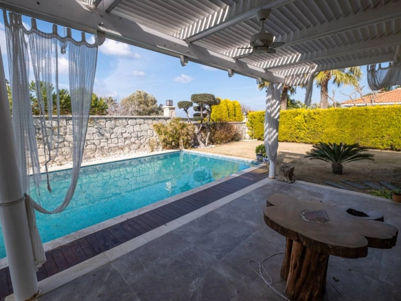 Çeşme Mamurbaba'da 5+2 Müstakil Havuzlu Satılık Villa  Kasım 18, 2025