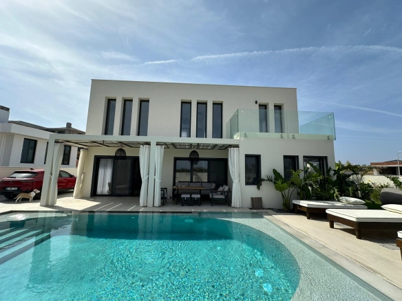 Hoş Geldiniz, Villa OM'a Adım Atın: Çeşme'nin Lüks Yaşamında Bir Efsane Kasım 18, 2025