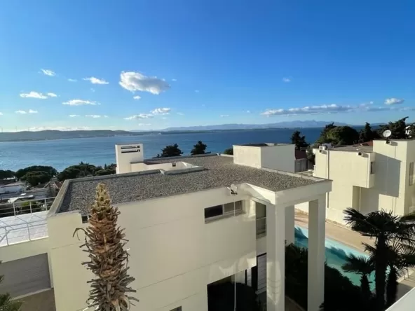 Cesme Pasalimani Bolgesinde Deniz Manzarali Villa Nisan 17, 2026