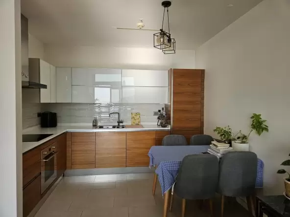 İzmir’in en prestijli projelerinden Folkart Towers’ta, deniz manzaralı ve eşyalı 2+1 satılık daire! Kasım 18, 2025